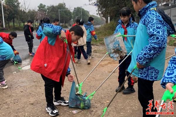 3.5衡阳雁峰区白沙实验学校学雷锋志愿者活动3.jpg