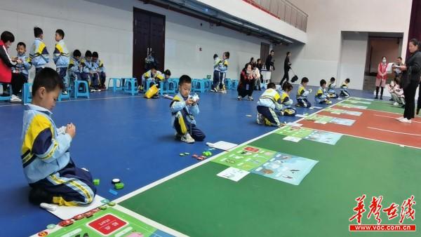 47安乡县中心幼儿园：机器人大赛，我们来了2.jpg