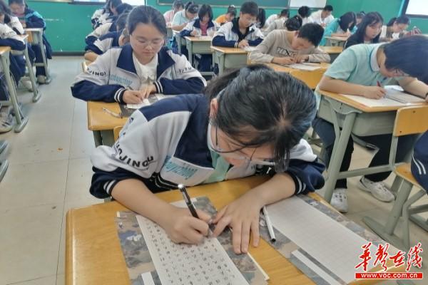 怀化市靖州县举办“庆祝建党100周年”中小学生书法比赛4.jpg