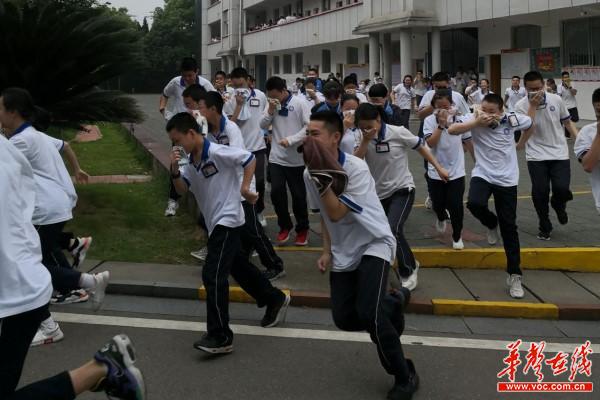 5.12湘潭县凤凰初级中学：防灾减灾 我们在行动1.jpg