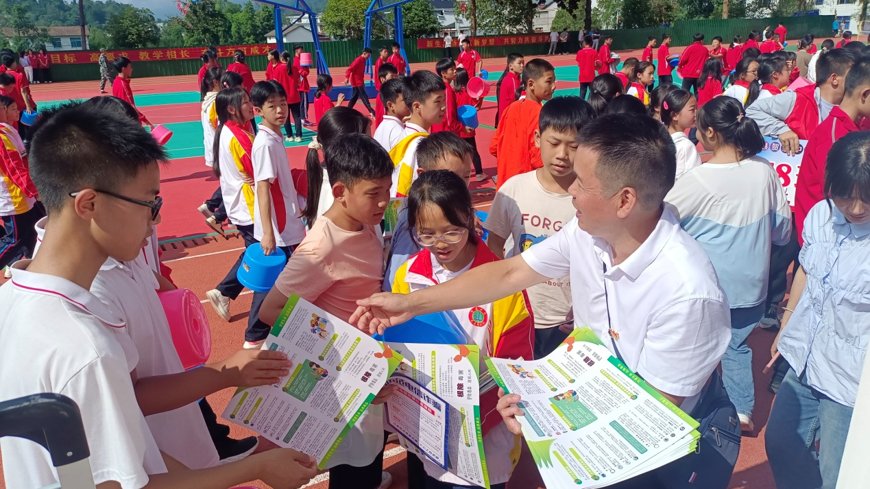 贺龙中学举办“心理健康和禁毒、防电诈”教育讲座