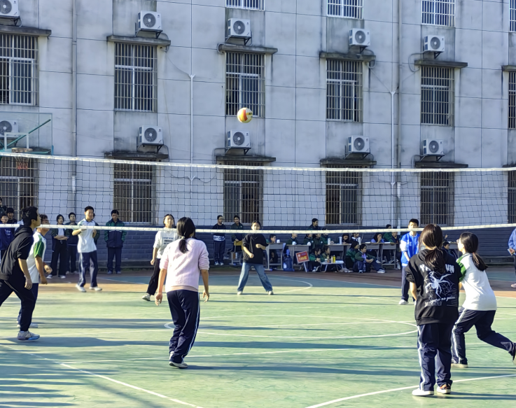 安乡县黄山岗中学冬季排球运动会:健康跳动,青春飞扬