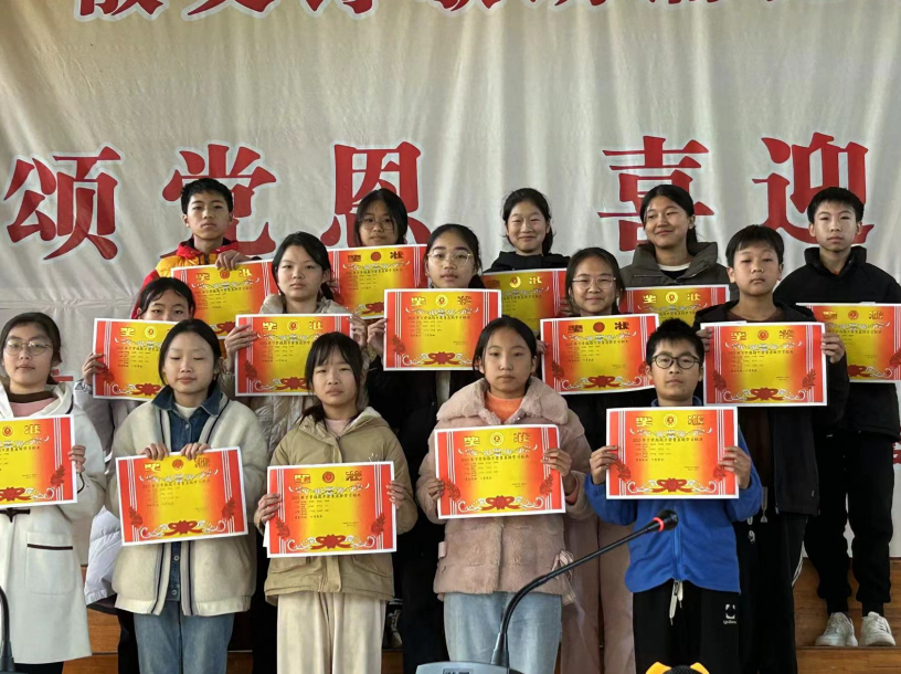 表彰促进步期末勇争先安乡县唐家铺中学召开期中考试总结会