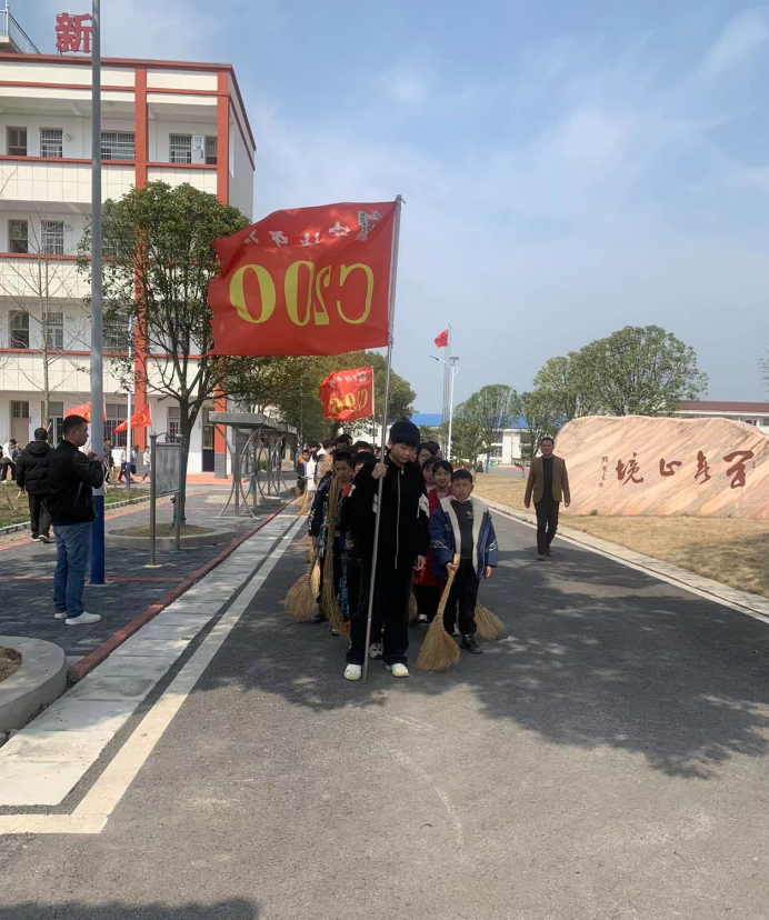 安乡县官垱中学开展学雷锋文明实践活动