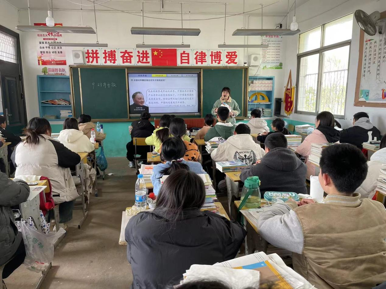 安乡县董家垱中学青蓝工程结硕果以赛促学展成效