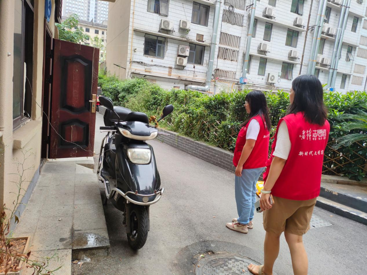 飞线充电零容忍 消除隐患保平安——长沙市芙蓉区定王台街道宝南街社区开展“飞线”充电排查行动 走基层 华声经济-华声在线