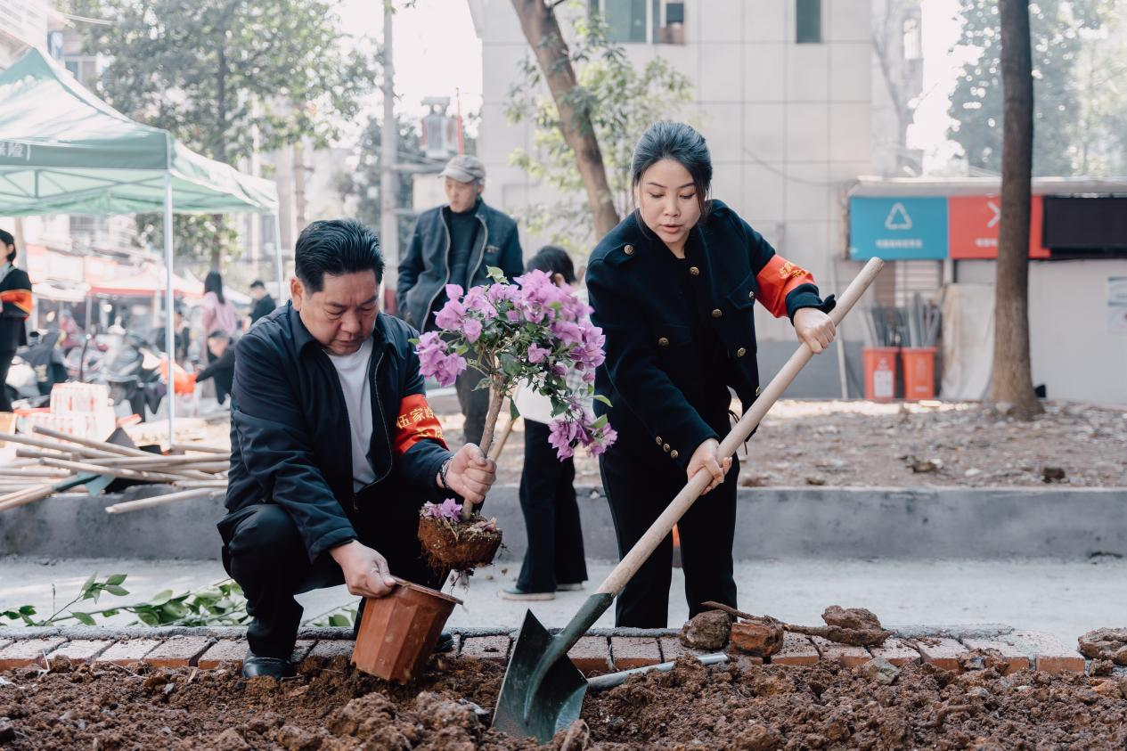 显身手,社区领头人——记开福区伍家岭街道紫荆园社区党委书记陈旭