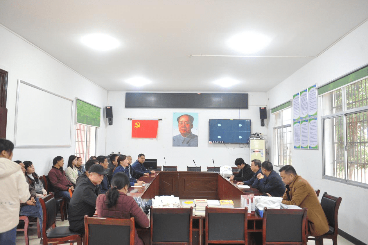 召开座谈会.png