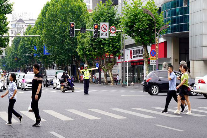 湖南省交管局周鑫一行考察指导常德交警二大队党员先锋岗创建工作157.png