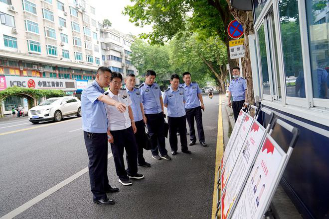 湖南省交管局周鑫一行考察指导常德交警二大队党员先锋岗创建工作139.png