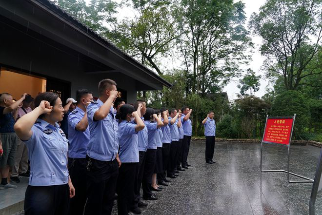 常德交警直属二大队到桃花源廉政文化教育基地开展主题党日活动371.png