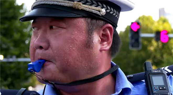 湖南常德:40℃高温下,那一抹清凉的文明“警”色1167.png 湖南常德:40℃高温下,那一抹清凉的文明“警”色1167.png