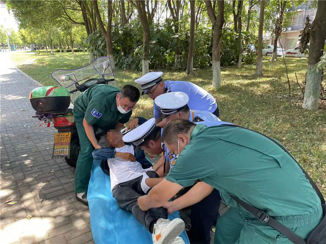 湖南常德:40℃高温下,那一抹清凉的文明“警”色242.png 湖南常德:40℃高温下,那一抹清凉的文明“警”色242.png