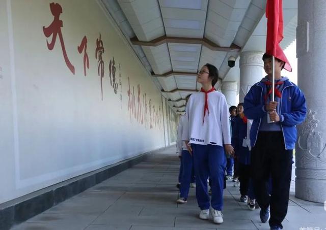 b812c8fcc3cec3fd4bd310826a95023586942704.jpg b812c8fcc3cec3fd4bd310826a95023586942704.jpg