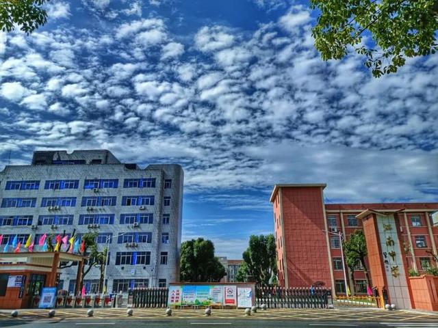 eac4b74543a9822613c88fda369f6f0b4b90ebef.jpg eac4b74543a9822613c88fda369f6f0b4b90ebef.jpg