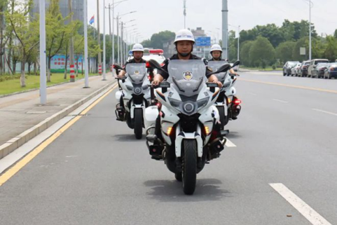 一抹“警色”给足安全感!常德高新公安分局巡逻防控再升级1264.png