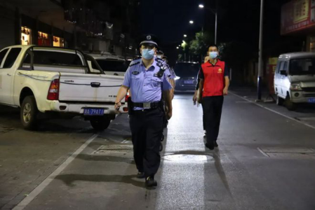 一抹“警色”给足安全感!常德高新公安分局巡逻防控再升级484.png 一抹“警色”给足安全感!常德高新公安分局巡逻防控再升级484.png