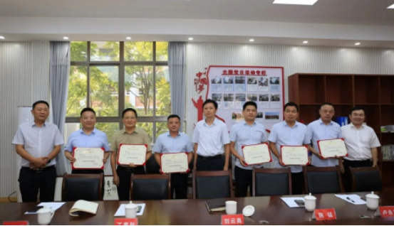 常德市六中召开芷兰白云中学办学三周年座谈会263.png