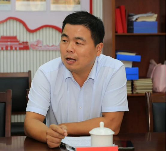 常德市六中召开芷兰白云中学办学三周年座谈会1227.png