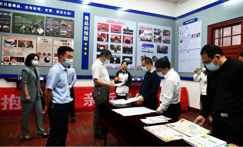 省高级人民法院二级巡视员李宇先一行来我校调研禁毒教育基地318.png 省高级人民法院二级巡视员李宇先一行来我校调研禁毒教育基地318.png