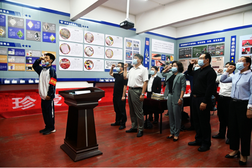 省高级人民法院二级巡视员李宇先一行来我校调研禁毒教育基地776.png 省高级人民法院二级巡视员李宇先一行来我校调研禁毒教育基地776.png