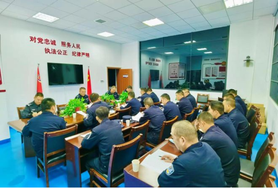湖南省武陵监狱召开三季度队伍建设工作讲评会700.png