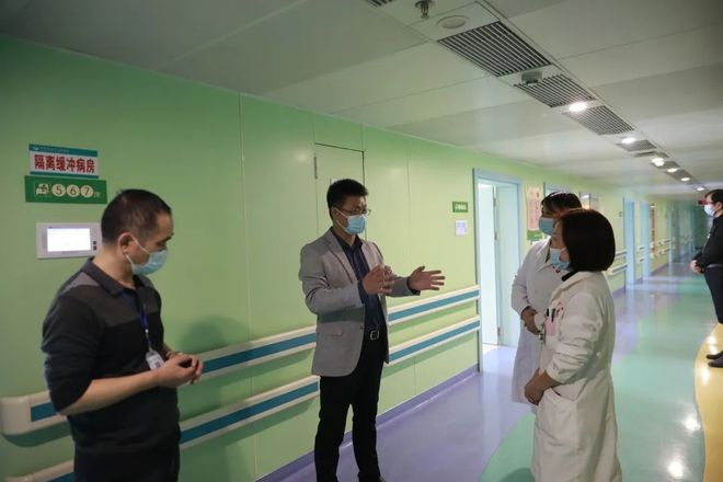 常德市二医院党委书记马明祥深入科室走访调研385.png
