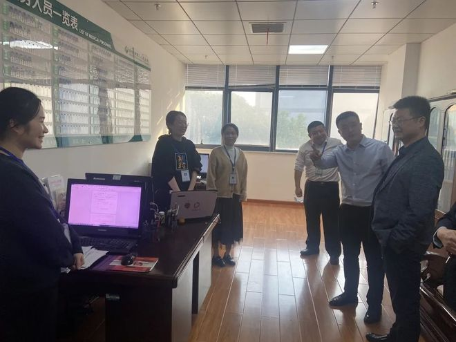 常德市二医院党委书记马明祥深入科室走访调研244.png