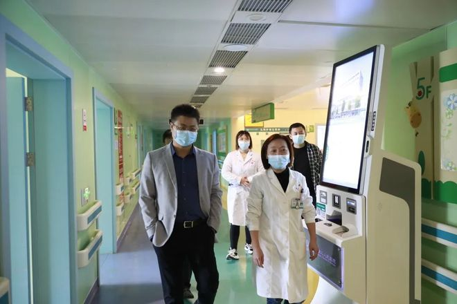 常德市二医院党委书记马明祥深入科室走访调研383.png