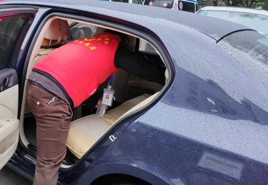 赞!常德市第一中医医院组建志愿车队“疫”路护航出院患者415.png 赞!常德市第一中医医院组建志愿车队“疫”路护航出院患者415.png