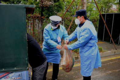 湖南桃源：雨雪中，民警的这些动作很暖心1242.png