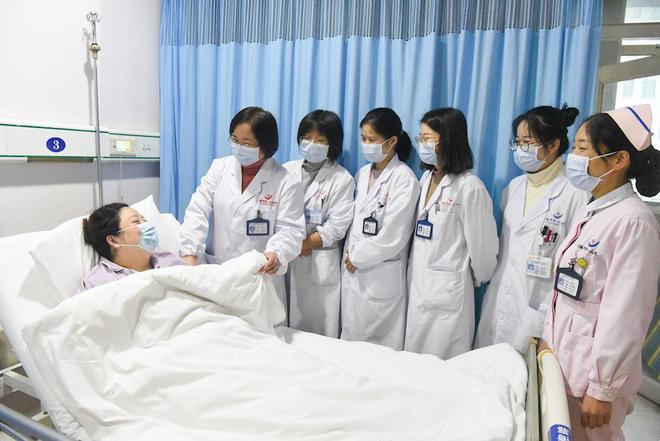 产妇脐带脱垂!常德一医医生忍住疼痛弯腰托举胎儿20分钟赢得生机305.png 产妇脐带脱垂!常德一医医生忍住疼痛弯腰托举胎儿20分钟赢得生机305.png