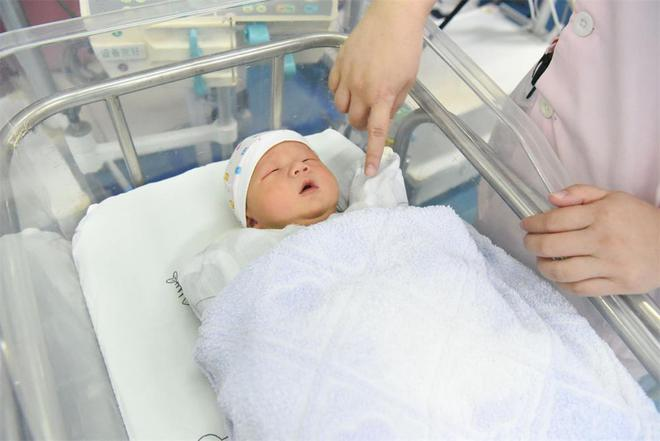 产妇脐带脱垂!常德一医医生忍住疼痛弯腰托举胎儿20分钟赢得生机278.png 产妇脐带脱垂!常德一医医生忍住疼痛弯腰托举胎儿20分钟赢得生机278.png