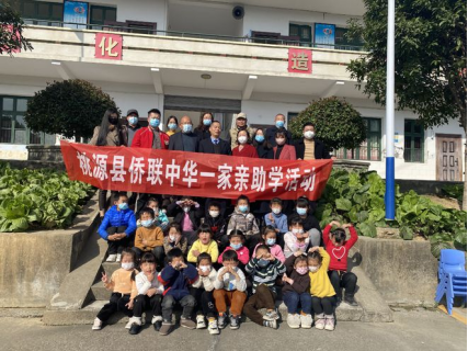 湖南桃源：爱心人士情暖留守儿童170.png