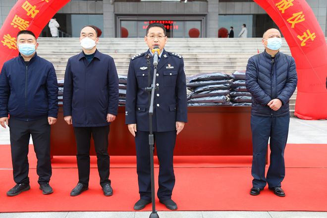 桃源县举办辅警执勤服装发放仪式暨“道交安APP操作系统”培训班257.png
