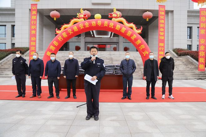 桃源县举办辅警执勤服装发放仪式暨“道交安APP操作系统”培训班277.png