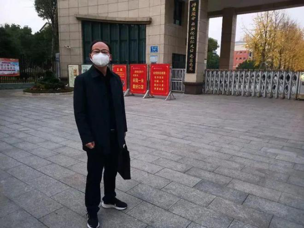 天寒不挡情深，常德市十一中学校园内暖心瞬间频现！602.png