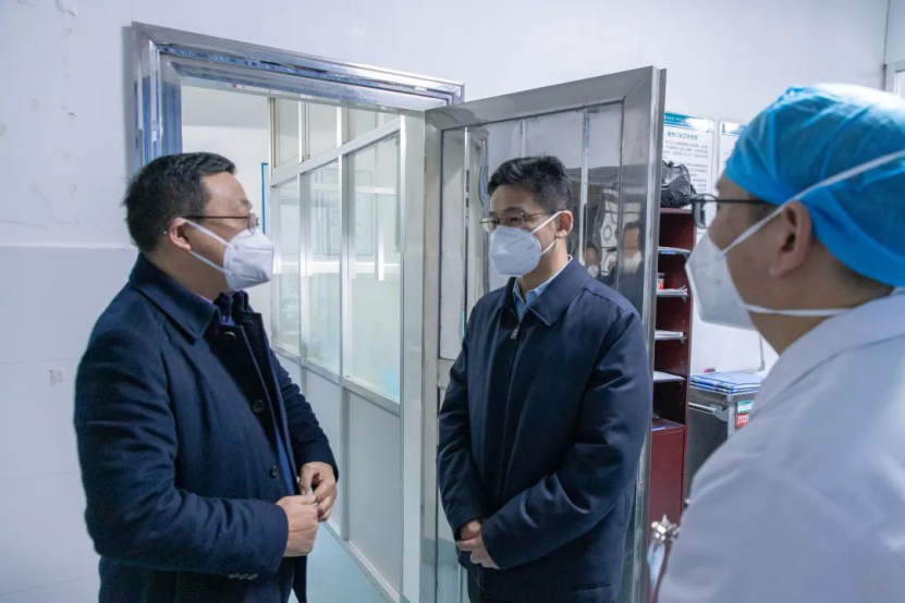 常德市委书记曹志强春节期间看望慰问市第一中医医院一线工作人员282.png