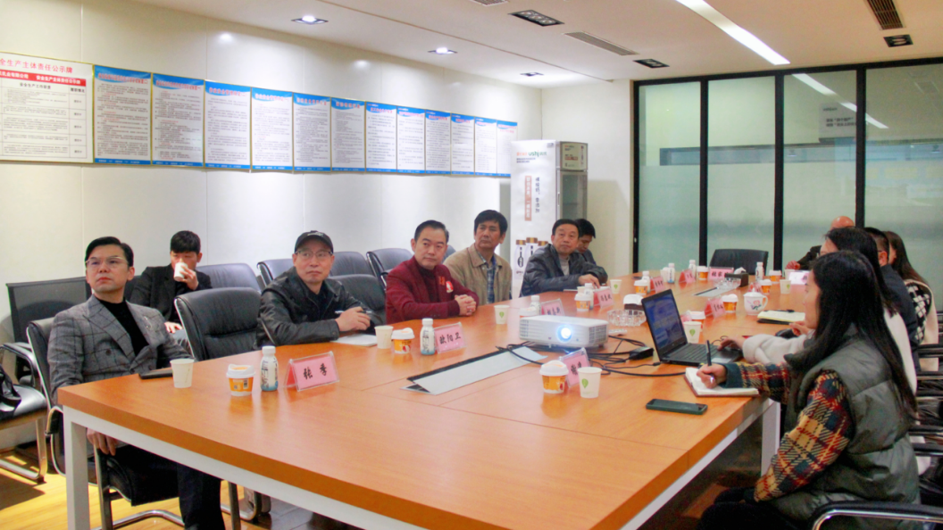 10 做诚信企业，建一流品牌——省商标品牌协会党支部书记兼秘书长胡志新一行走访皇氏集团湖南优氏乳业有限公司433.png