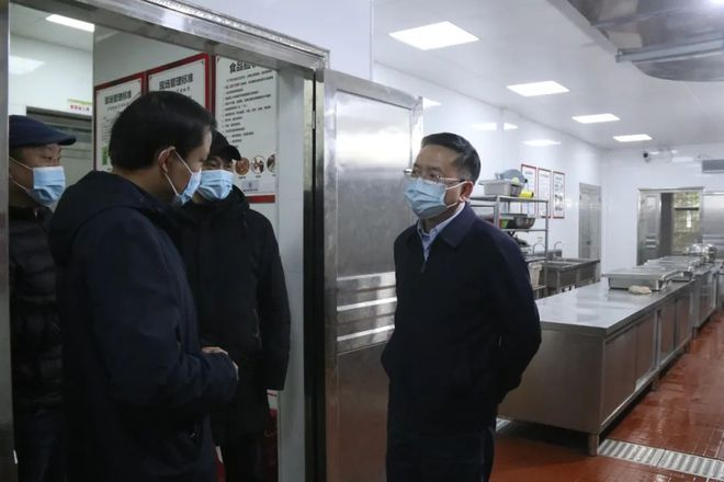 常德市副市长周代惠到市一中调研585.png