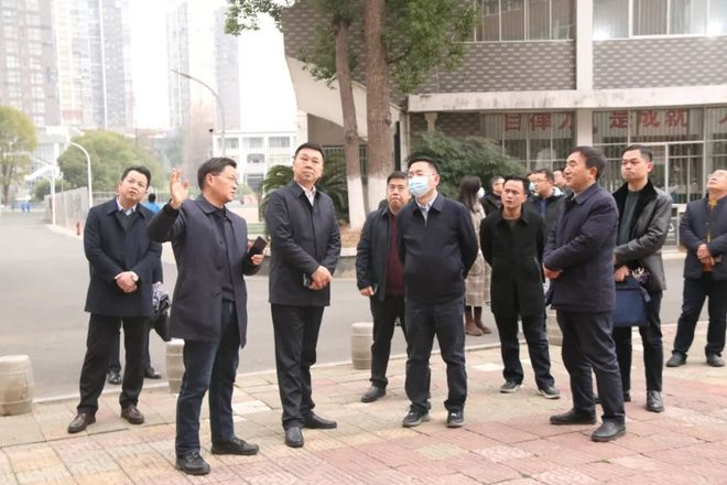 常德市副市长周代惠到市一中调研795.png