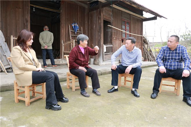 常德市六中第五支部开展“乡村振兴实践”活动1756.png