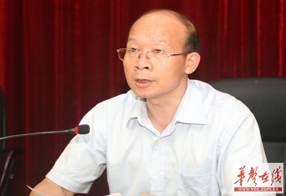 交通行动计划领导小组副组长,市公安局交警支队支队长谢志明在会上