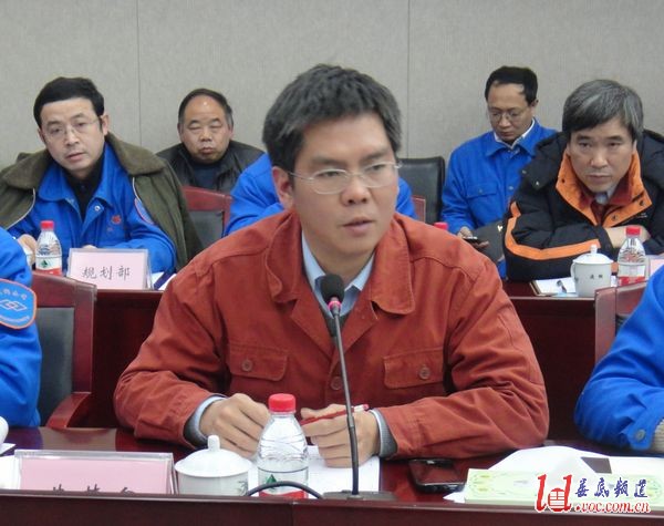 我市召开涟钢周边环境治理,建设发展市长现场办公会 图为会议现场