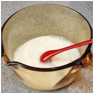 用面包机做出的美味-----自制老酸奶的做法步骤：4