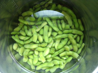 【苏菜】适合夏季里食用的解乏小菜----盐水毛豆的做法步骤：4
