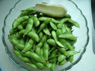 【苏菜】适合夏季里食用的解乏小菜----盐水毛豆的做法步骤：1