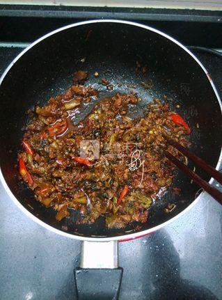 酸菜牛肉酱拌面的做法步骤：16