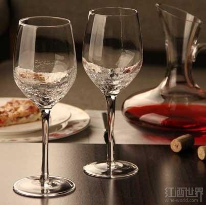喝完白葡萄酒的杯子是可以直接喝红葡萄酒的