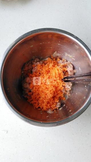清蒸胡萝卜肉丸的做法步骤：3